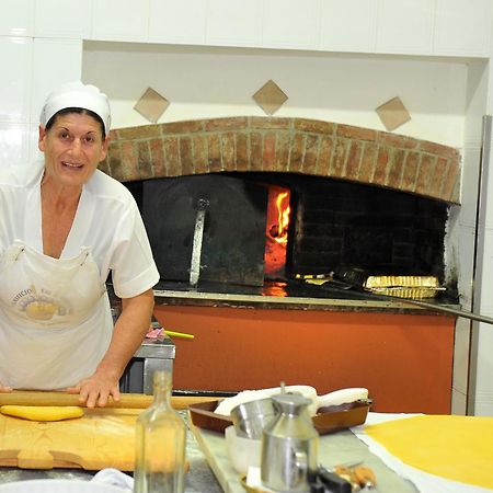 Albergo La Foresteria Bettolle Bagian luar foto