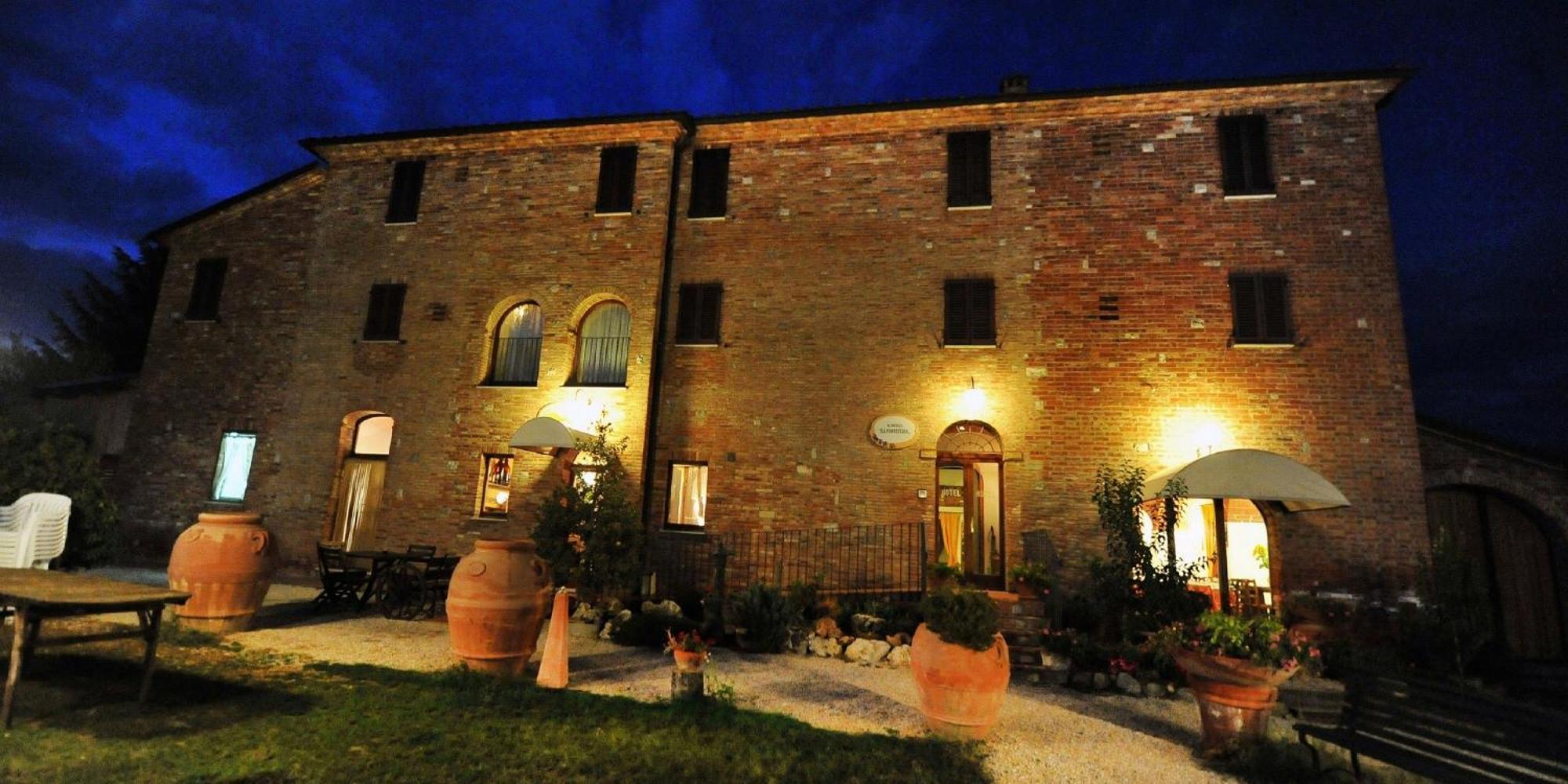 Albergo La Foresteria Bettolle Bagian luar foto
