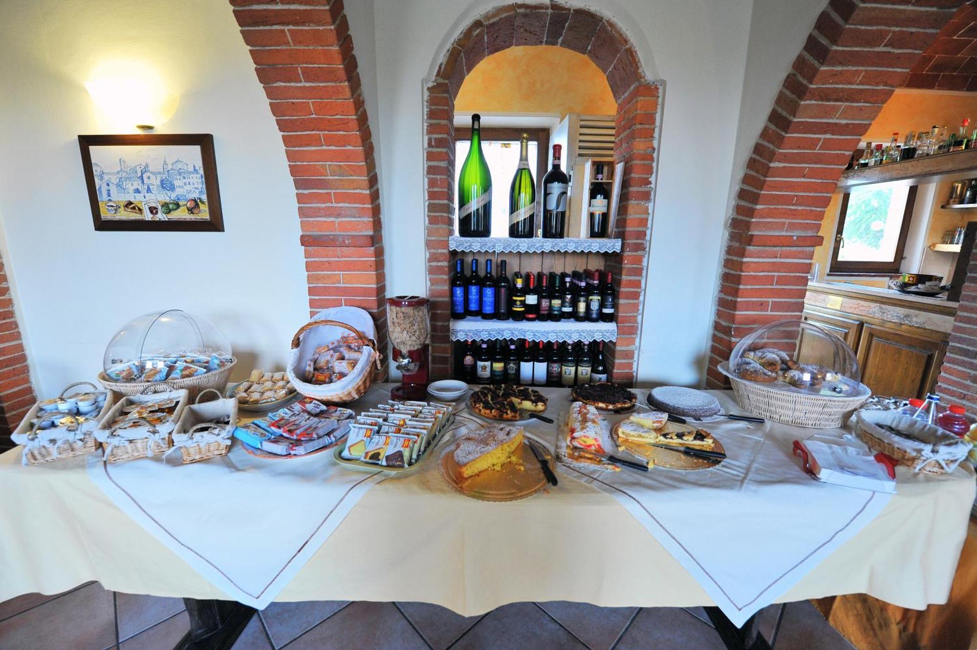 Albergo La Foresteria Bettolle Bagian luar foto