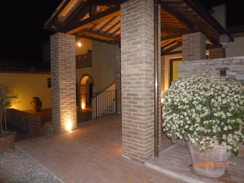 Albergo La Foresteria Bettolle Bagian luar foto