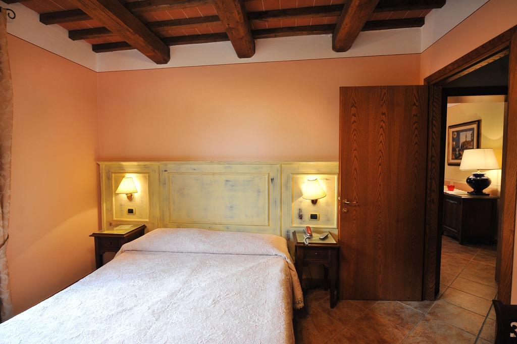Albergo La Foresteria Bettolle Bagian luar foto