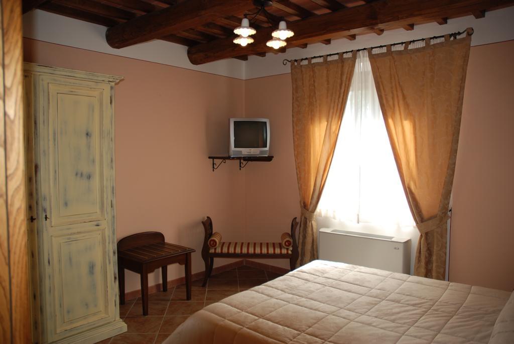 Albergo La Foresteria Bettolle Bagian luar foto