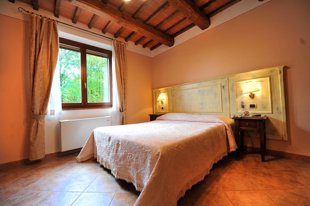 Albergo La Foresteria Bettolle Bagian luar foto