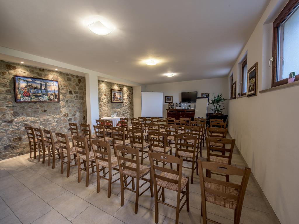 Albergo La Foresteria Bettolle Bagian luar foto