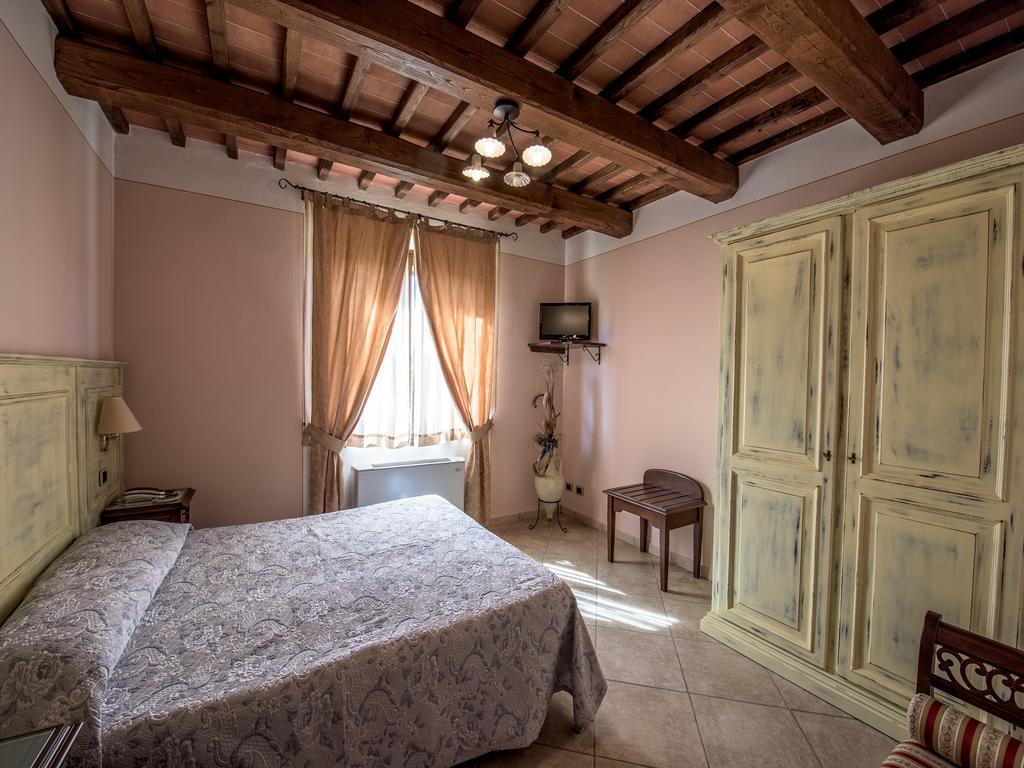 Albergo La Foresteria Bettolle Bagian luar foto
