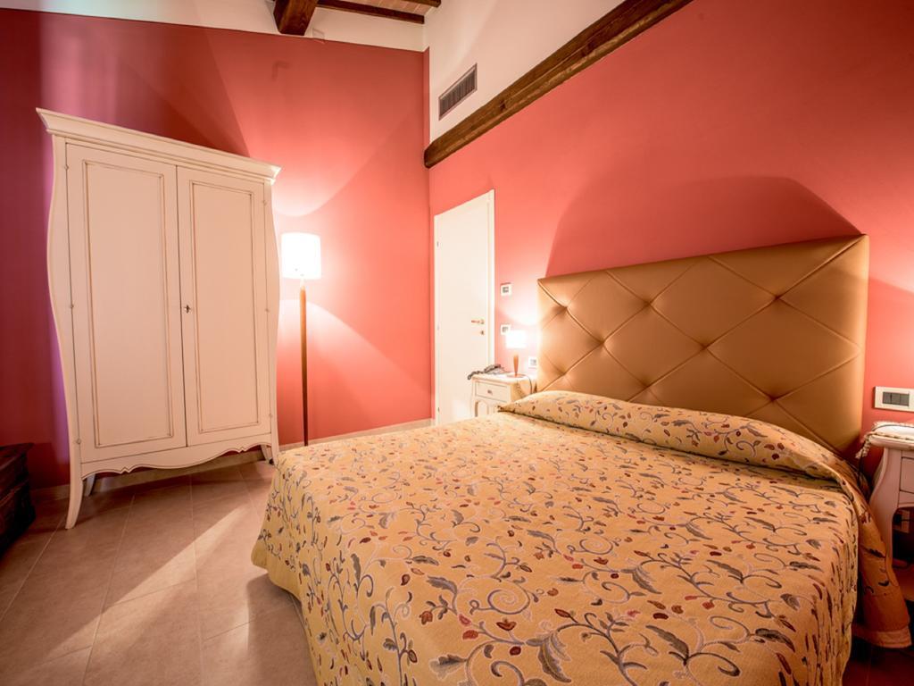 Albergo La Foresteria Bettolle Bagian luar foto