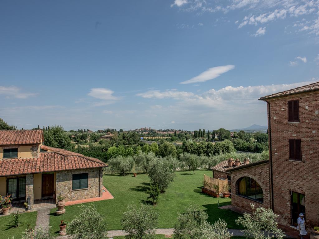 Albergo La Foresteria Bettolle Bagian luar foto