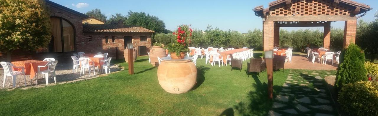 Albergo La Foresteria Bettolle Bagian luar foto
